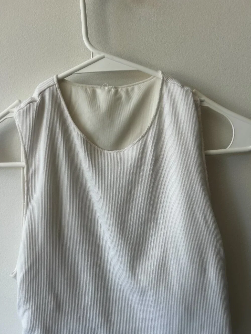 Alo Ribbed En Pointe Tank | Color: Ivory / Size: Small - Excellent condition